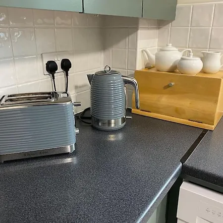 Corran Meadbh Nyaraló *